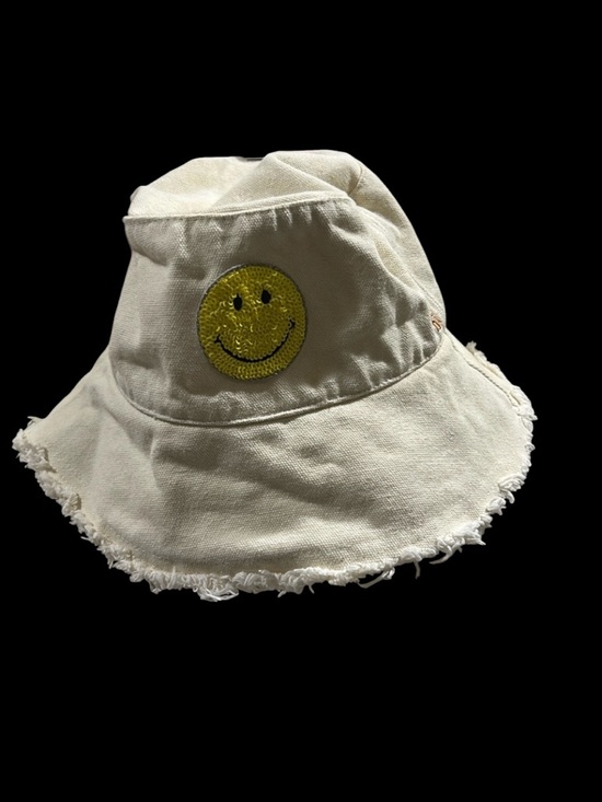 Accessories - NWT Jocelyn Smiley Face Bucket Hat